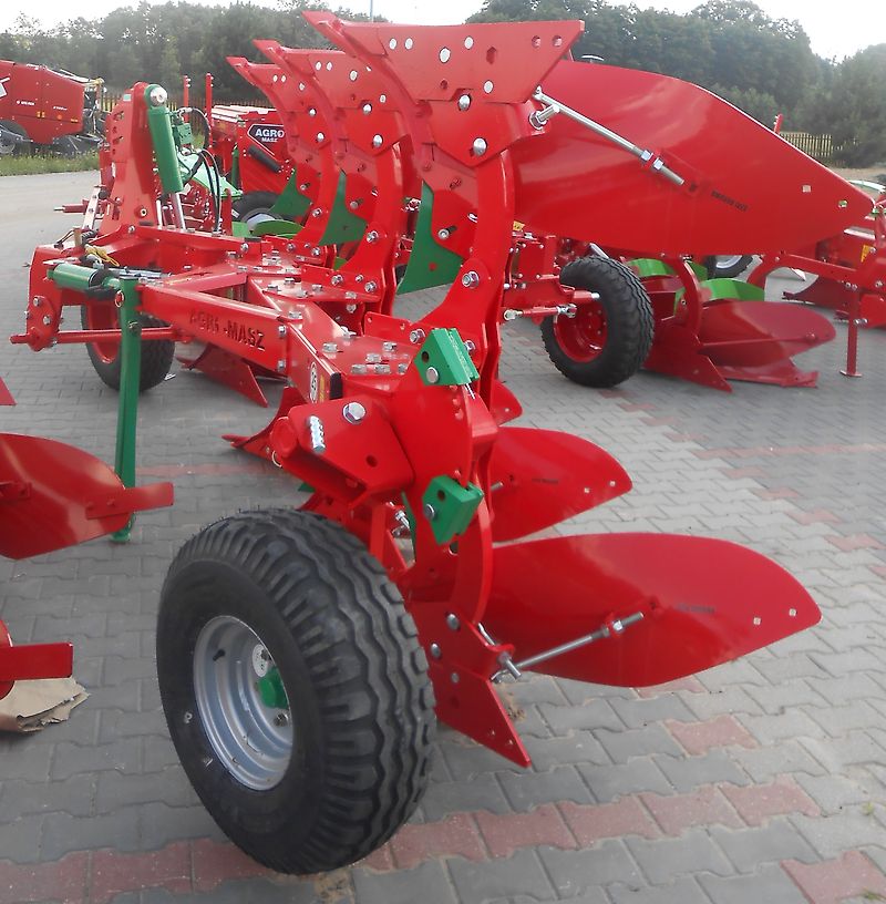 AGRO-MASZ Drehpflug/ Rotary plow/ Pług obrotowy 3-skibowy / Arado rotativo de 3 surcos