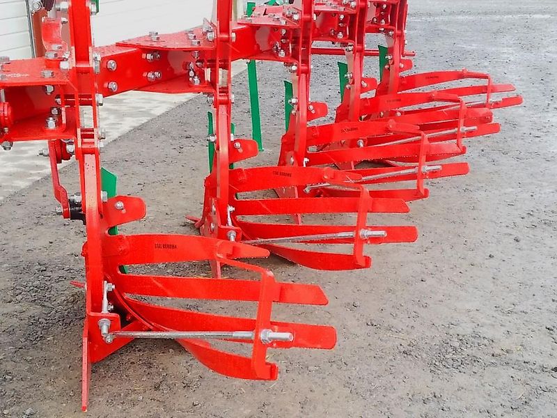 AGRO-MASZ PO5-85 Streifenkörper, 5-Schar Pflug