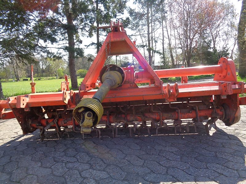 Howard Fräse Howard mit Pakerwalze&Hitch 200cm Breite