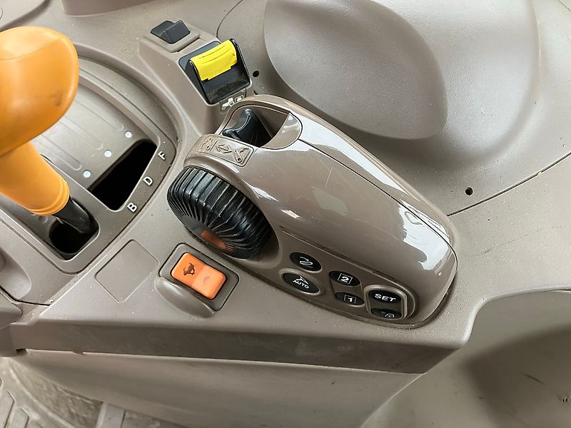 John Deere 6135R + FL 643R