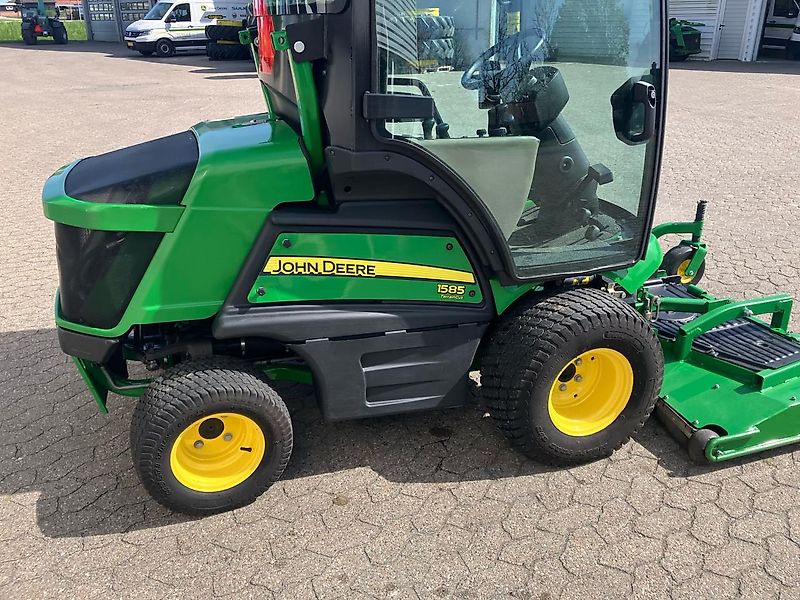 John Deere 1585 M/72" FASTBACK