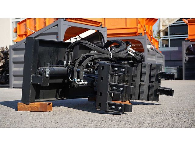 Rhino-cross Grapple claw