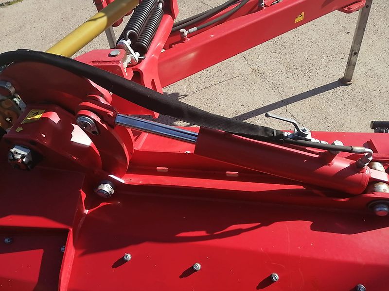 Tehnos Thenos Seitentmulcher Tehnos MB Profi LW220R Arbeitsbreite 220cm Gewicht 1042kg Seitenverschiebung 140cm 55 Grad in Gräben & 90 Grad für Wegeränder