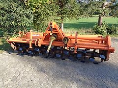 Howard Howard HR40-305 Fräsmesser 100% Bodenfräse mit Seitlichen Stützräden in 305 cm Arbeitsbreite mit Schaltgetriebe &Rutschkupplung über Lamellen