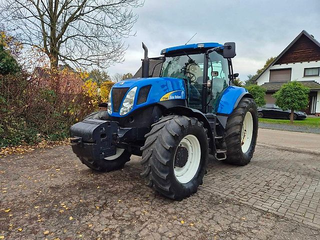 New Holland T 7040