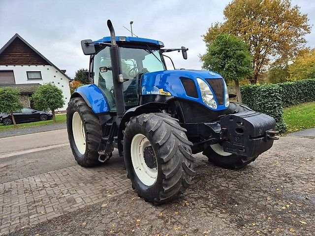 New Holland T 7040