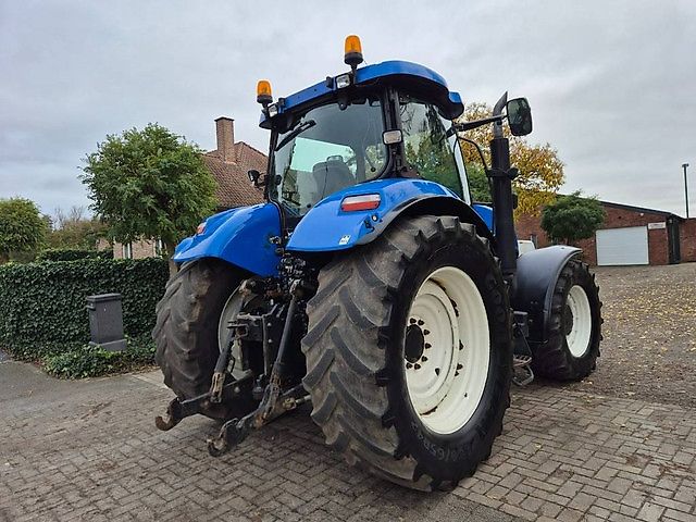 New Holland T 7040