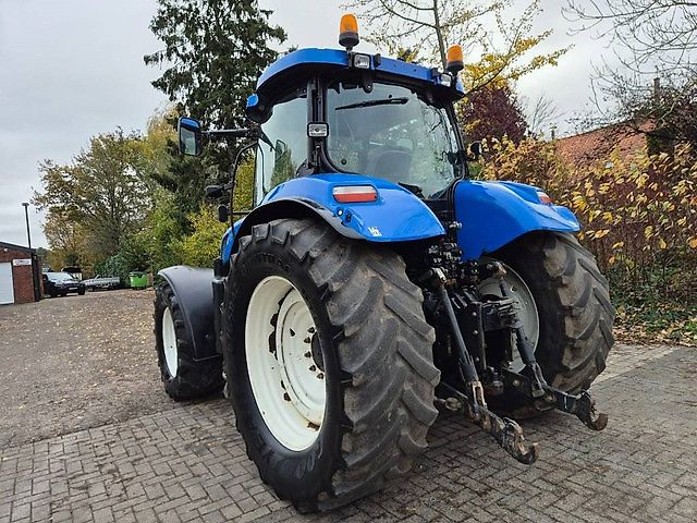 New Holland T 7040