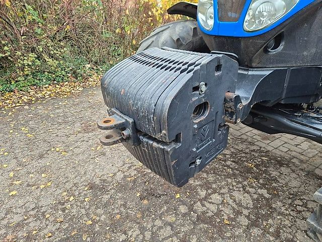 New Holland T 7040