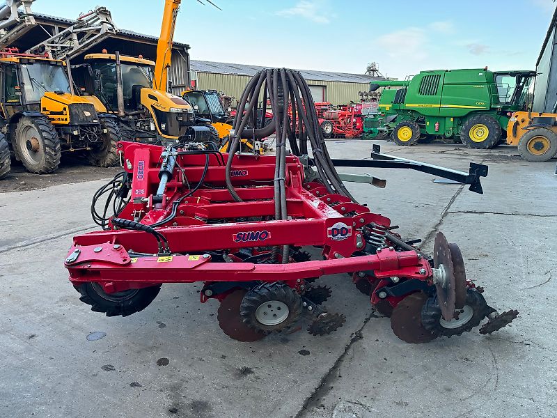 SUMO DD4 Seed Drill c/w Front Tank