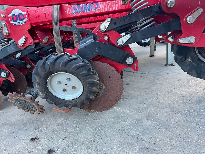 SUMO DD4 Seed Drill c/w Front Tank