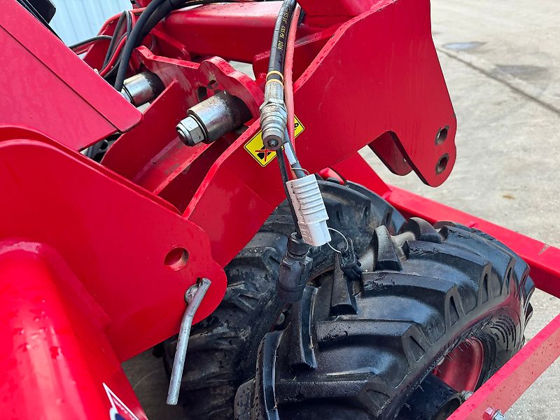 SUMO DD4 Seed Drill c/w Front Tank