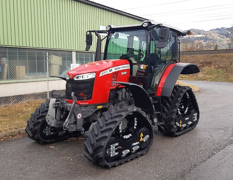 Massey Ferguson 5711M Dyna4