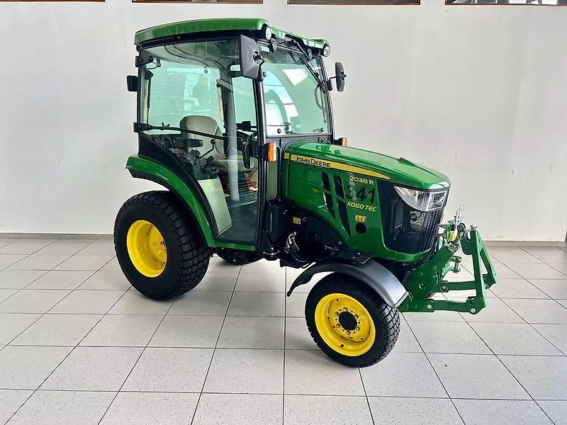 John Deere 2038R