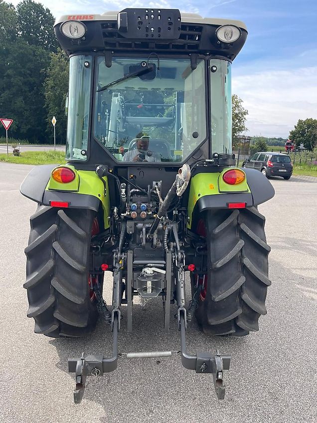 Claas Nexos 210 mit Frontlader und Frontzapfwelle, erst 236 Betriebsstunden, neuwertiger Zustand