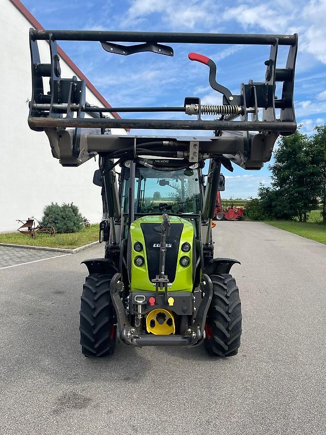 Claas Nexos 210 mit Frontlader und Frontzapfwelle, erst 236 Betriebsstunden, neuwertiger Zustand