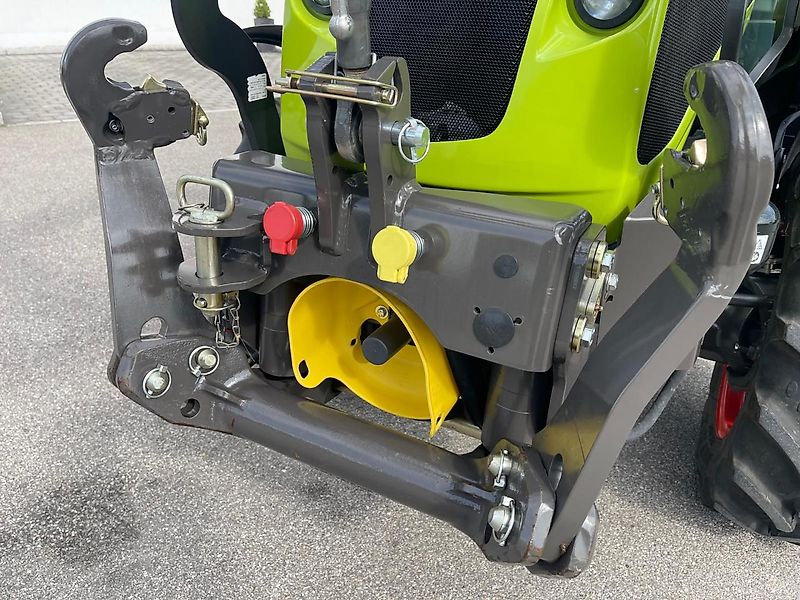 Claas Nexos 210 mit Frontlader und Frontzapfwelle, erst 236 Betriebsstunden, neuwertiger Zustand