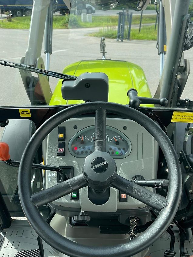 Claas Nexos 210 mit Frontlader und Frontzapfwelle, erst 236 Betriebsstunden, neuwertiger Zustand