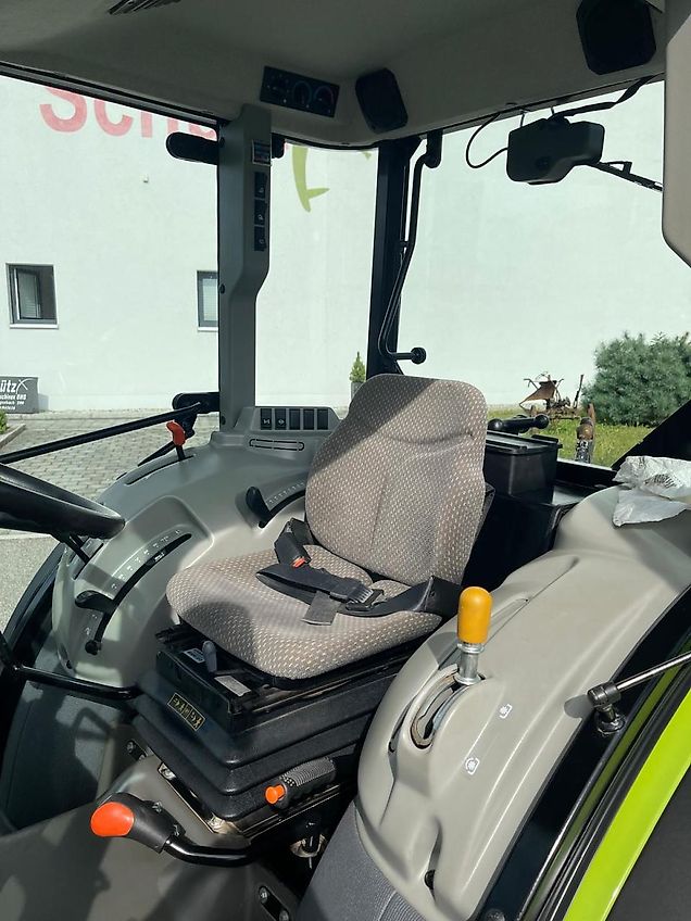 Claas Nexos 210 mit Frontlader und Frontzapfwelle, erst 236 Betriebsstunden, neuwertiger Zustand