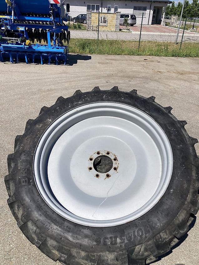 BKT Agrimax RT955 270/95R36