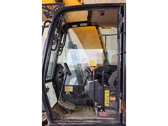 JCB JS131LC