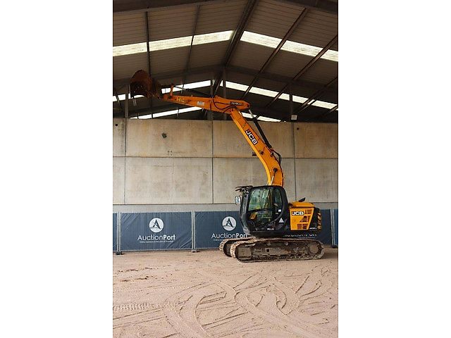 JCB JS131LC