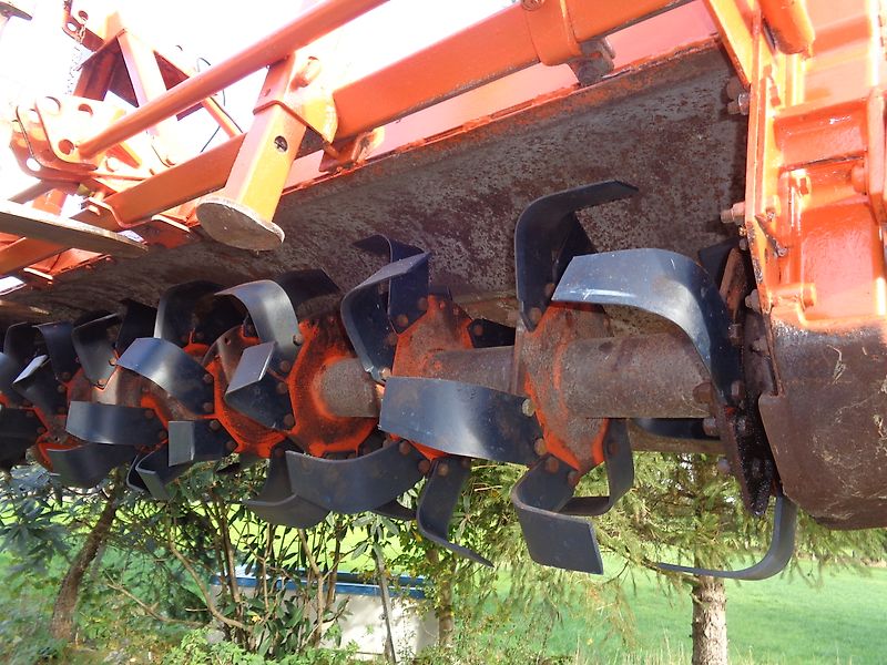 Howard Howard Bodenfräse HB 120 mit 315cm Arbeitsbreite 72 Messer 100% Model Bodenfräse mit Seitlichen Stützrädern