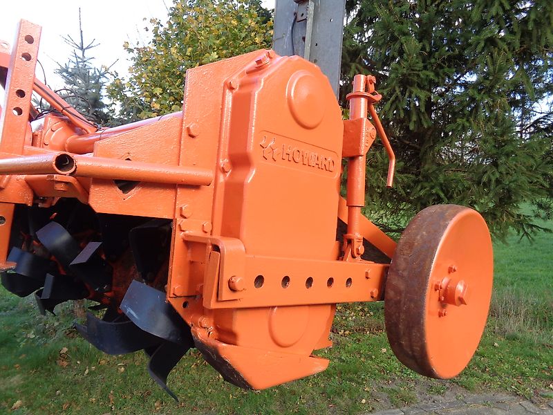 Howard Howard Bodenfräse HB 120 mit 315cm Arbeitsbreite 72 Messer 100% Model Bodenfräse mit Seitlichen Stützrädern