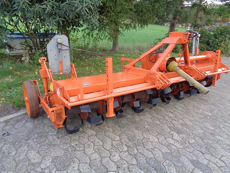 Howard Howard Bodenfräse HB 120 mit 315cm Arbeitsbreite 72 Messer 100% Model Bodenfräse mit Seitlichen Stützrädern