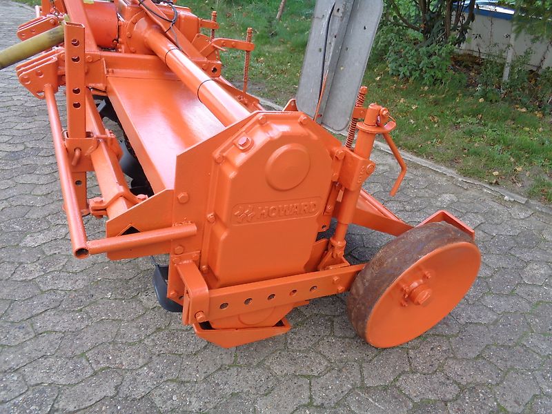 Howard Howard Bodenfräse HB 120 mit 315cm Arbeitsbreite 72 Messer 100% Model Bodenfräse mit Seitlichen Stützrädern