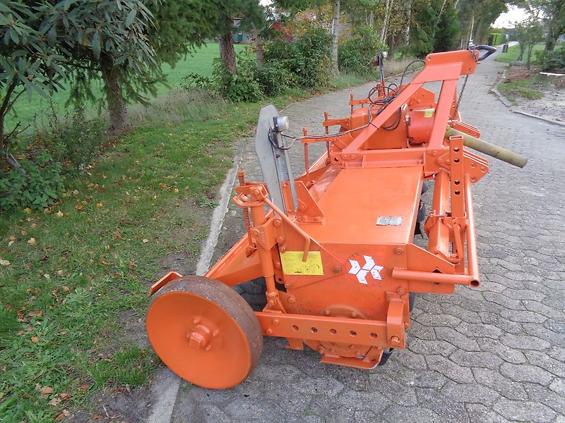 Howard Howard Bodenfräse HB 120 mit 315cm Arbeitsbreite 72 Messer 100% Model Bodenfräse mit Seitlichen Stützrädern