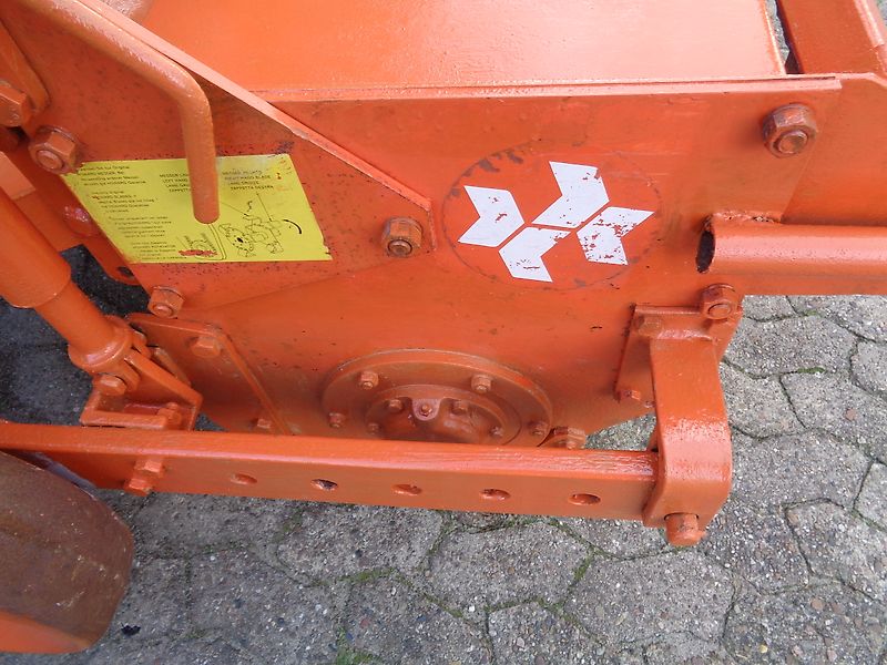 Howard Howard Bodenfräse HB 120 mit 315cm Arbeitsbreite 72 Messer 100% Model Bodenfräse mit Seitlichen Stützrädern