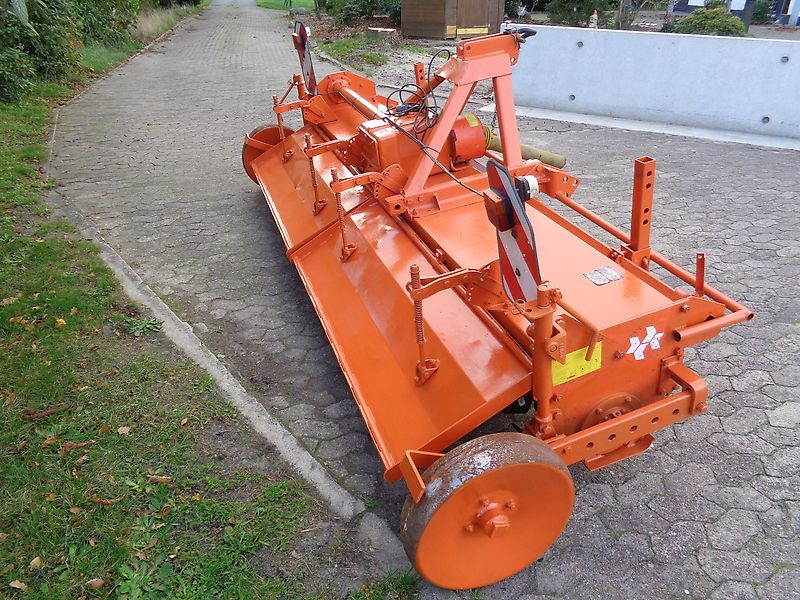 Howard Howard Bodenfräse HB 120 mit 315cm Arbeitsbreite 72 Messer 100% Model Bodenfräse mit Seitlichen Stützrädern