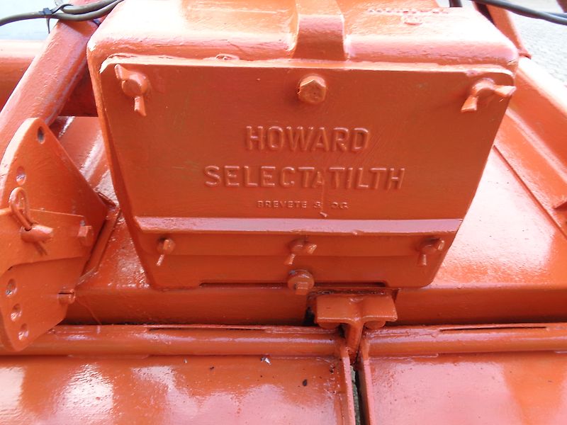 Howard Howard Bodenfräse HB 120 mit 315cm Arbeitsbreite 72 Messer 100% Model Bodenfräse mit Seitlichen Stützrädern