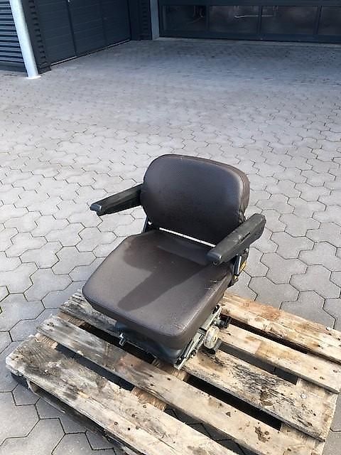 Mercedes Benz Trac 800 Fahrersitz