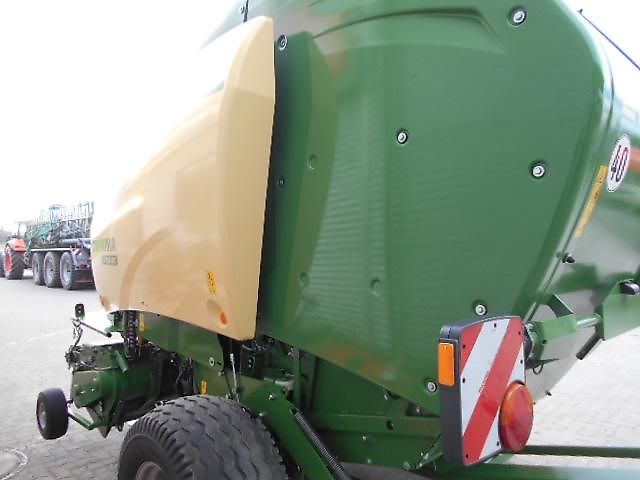 Krone RUNDBALLENPRESSE COMPRIMA V180XC