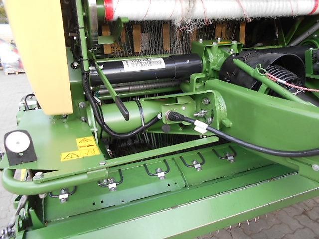 Krone RUNDBALLENPRESSE COMPRIMA V180XC