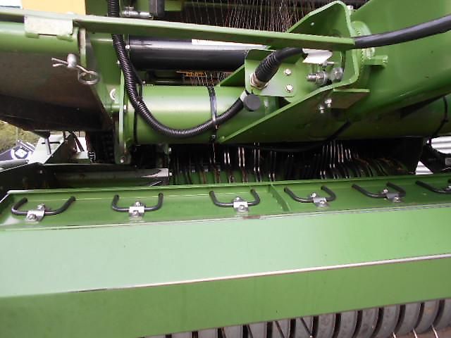 Krone RUNDBALLENPRESSE COMPRIMA V180XC