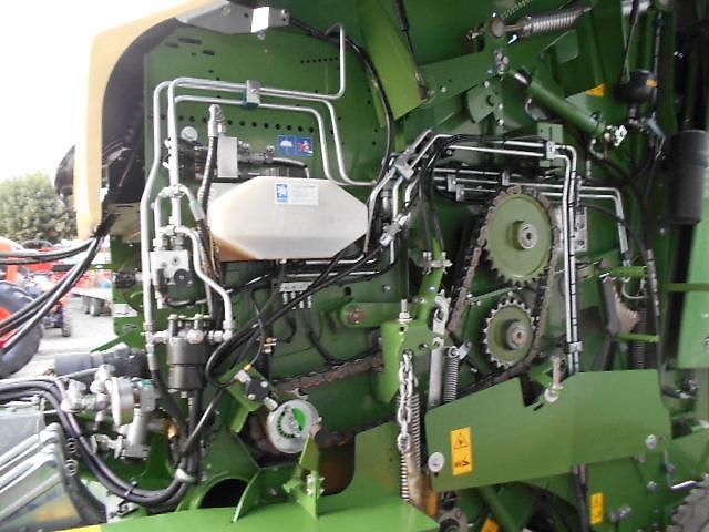 Krone RUNDBALLENPRESSE COMPRIMA V180XC