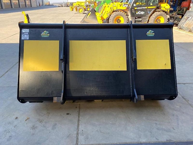 JCB Bac JCB 3000 litres 2.45 m Qfit