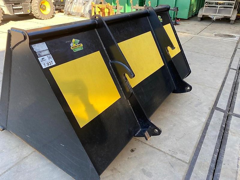 JCB Bac JCB 3000 litres 2.45 m Qfit