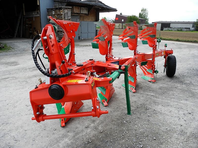 AGRO-MASZ PO4-85 Streifenkörper, 4-Schar Pflug
