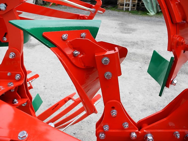 AGRO-MASZ PO4-85 Streifenkörper, 4-Schar Pflug