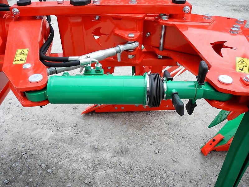 AGRO-MASZ PO4-85 Streifenkörper, 4-Schar Pflug