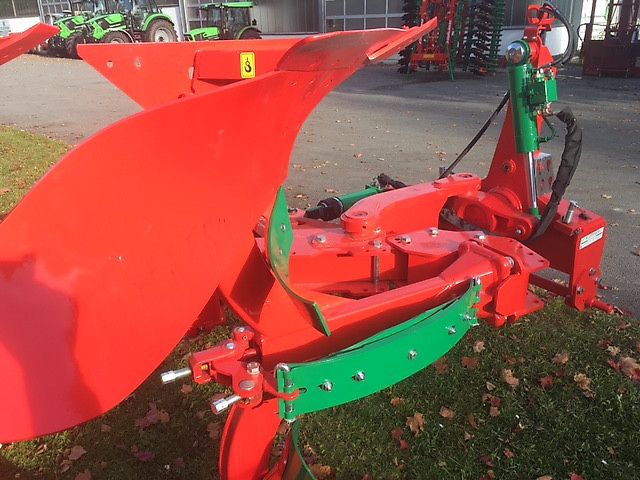 AGRO-MASZ PO 5 mit Blattfedersteinsicherung