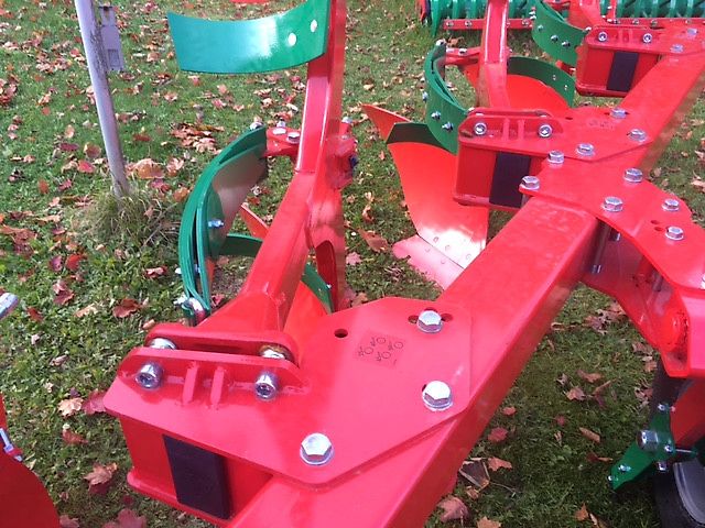 AGRO-MASZ PO 5 mit Blattfedersteinsicherung