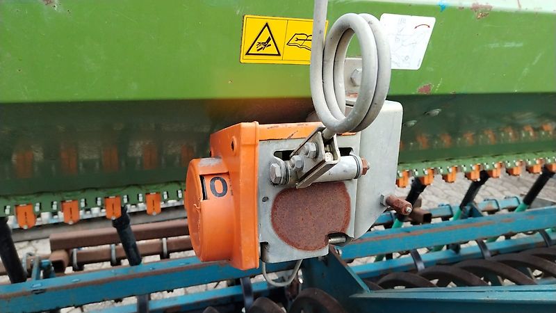 Köckerling Kombimat 300 Reihenabstand 30 cm 10 Reihig Saatkasten Amazone Modell D9 30 Reihen auf 3m Drilleinheit