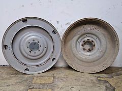 Case 12-48 Wiel vast gebruikt 221-275-8 ET+120 met APR 38"