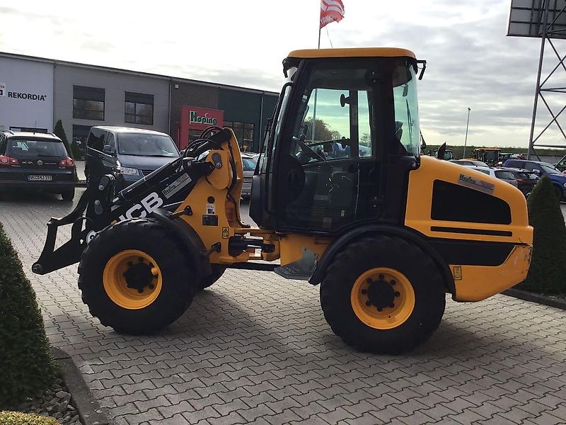 JCB 407