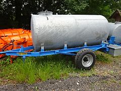 S V D - Wasserfaß - 3000 Liter m. Tränkebecken 3000 Liter mit Tränkebecken und Fahrwerk